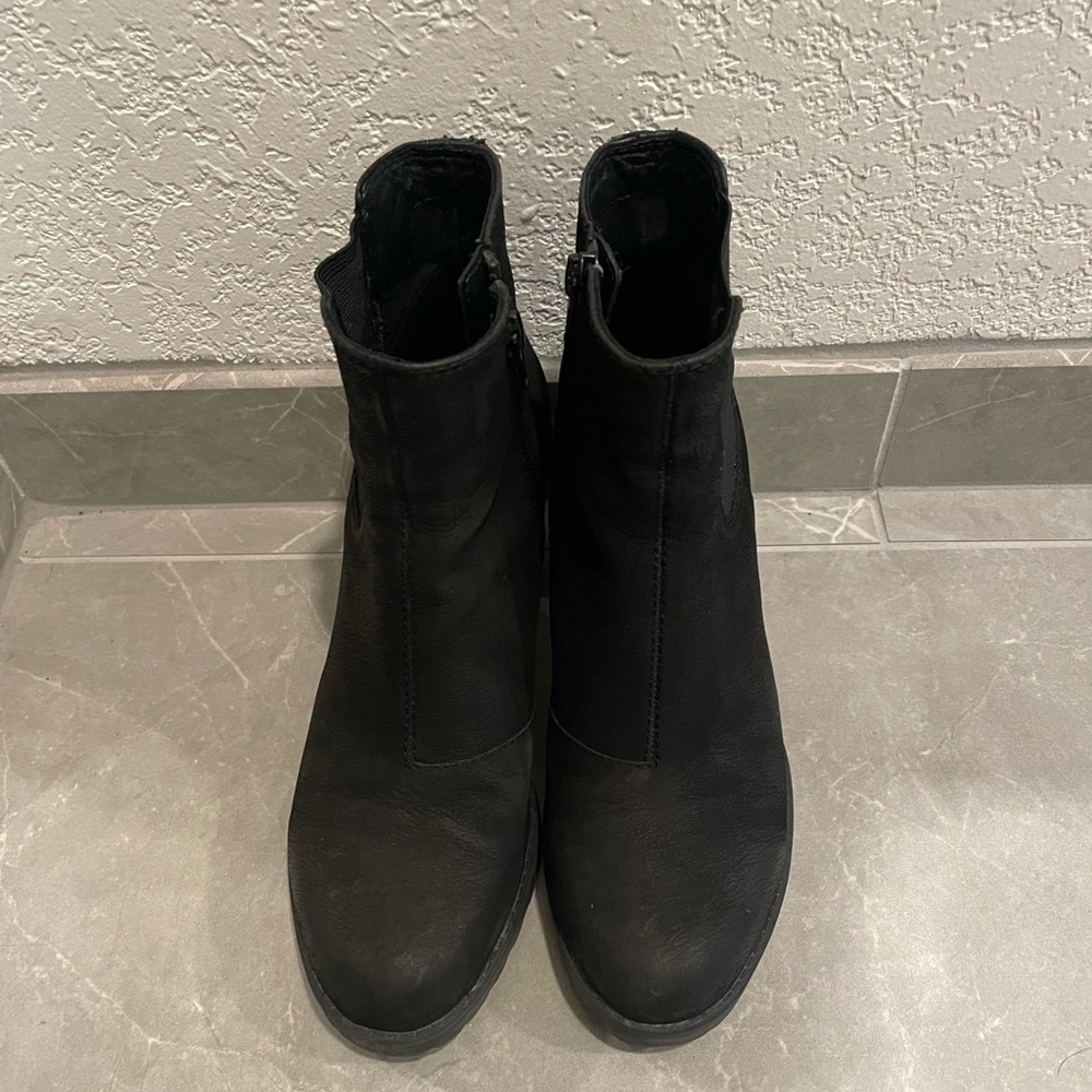 Vagabond Grace Chelsea Ankle Boot in black